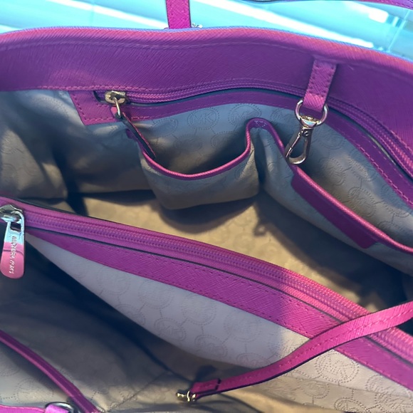 Michael Kors Tote Fuschia - Picture 6 of 9